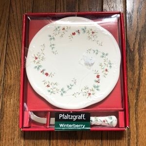 NWT Pfaltzgraff cheese plate Winterberry pattern